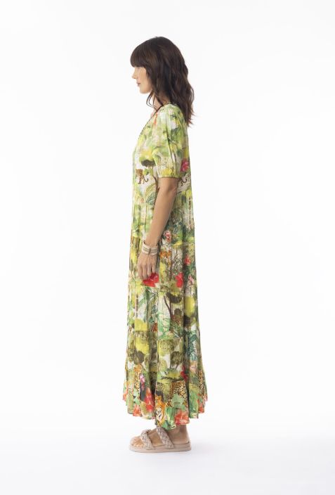 Escape mekko 10049 Cecilia näyttävä kauniisti aaltoileva malli kiiltävillä yksityiskohdilla tuotekuva 4 Escape mekko 10049 Cecilia näyttävä kauniisti aaltoileva malli kiiltävillä yksityiskohdilla tuotekuva 4