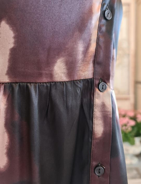 Capri Collection mekko Matrix Upea Capri Collection uutuus joka on hieman paksumpi ja juhlava. Satiinin tuntuinen kaunis
