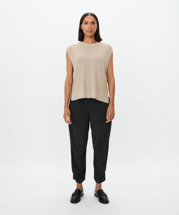 MASAI neuleliivi Fabel Feather gray Harmaa Kiiltävällä langalla koristeltu tyylikäs malli tuotekuva 2 MASAI neuleliivi Fabel Feather gray Harmaa Kiiltävällä langalla koristeltu tyylikäs malli tuotekuva 2