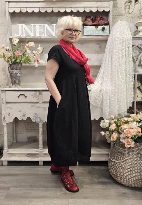 THING pellavamekko 7238 Musta tulppaanihelma pitkä tuotekuva 1 THING pellavamekko 7238 Musta tulppaanihelma pitkä tuotekuva 1