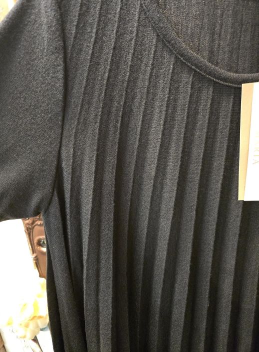 Marta du Château mekko 71653 Ajaton musta ihanan tuntuinen viskoosi/villa pliseerattu malli tuotekuva 1 Marta du Château mekko 71653 Ajaton musta ihanan tuntuinen viskoosi/villa pliseerattu malli tuotekuva 1