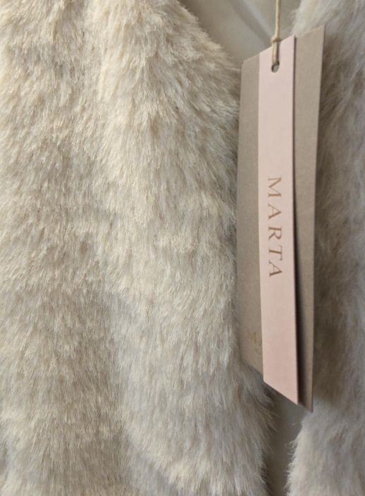 Marta du Château pörröinen liivi 85896 Beige söpö pörröjakku koristamaan asusi tuotekuva 1 Marta du Château pörröinen liivi 85896 Beige söpö pörröjakku koristamaan asusi tuotekuva 1