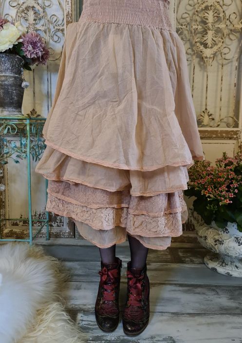 Les Ours hame Madou (Rose) Kaunis romanttinen organza hame joka sopii mainiosti sellaisenaan tai alushameenakin. Yhdenkoon Les Ours hame Madou (Rose) Kaunis romanttinen organza hame joka sopii mainiosti sellaisenaan tai alushameenakin. Yhdenkoon