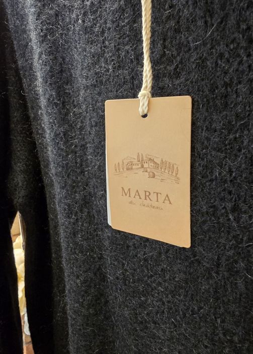 Marta du Château neule Rosa 5102 Ajaton tyylikäs musta ihana pörröinen ja tilava malli tuotekuva 4 Marta du Château neule Rosa 5102 Ajaton tyylikäs musta ihana pörröinen ja tilava malli tuotekuva 4