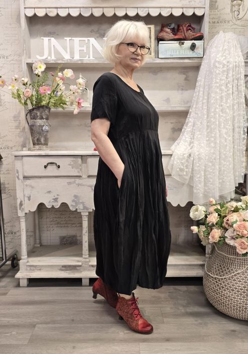 Grizas silkkimekko 91494 Musta yksivärinen laadukas ja äärettömän mukava tuotekuva 2 Grizas silkkimekko 91494 Musta yksivärinen laadukas ja äärettömän mukava tuotekuva 2