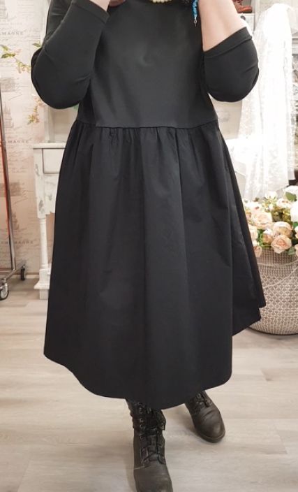 MASAI mekko Naviran Musta tyylikäs, simppeli ja ajaton malli jokaiseen asuun ja tyyliin tuotekuva 1 MASAI mekko Naviran Musta tyylikäs, simppeli ja ajaton malli jokaiseen asuun ja tyyliin tuotekuva 1