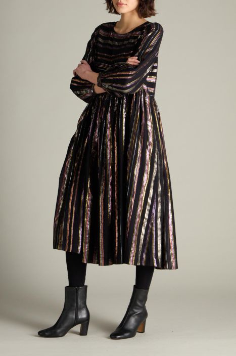 Sahara mekko GRD6626 Musta/Lurex Multi stripe tyylikkaat monivariset raidat Tassa mekossa on aivan ihanat ja todella