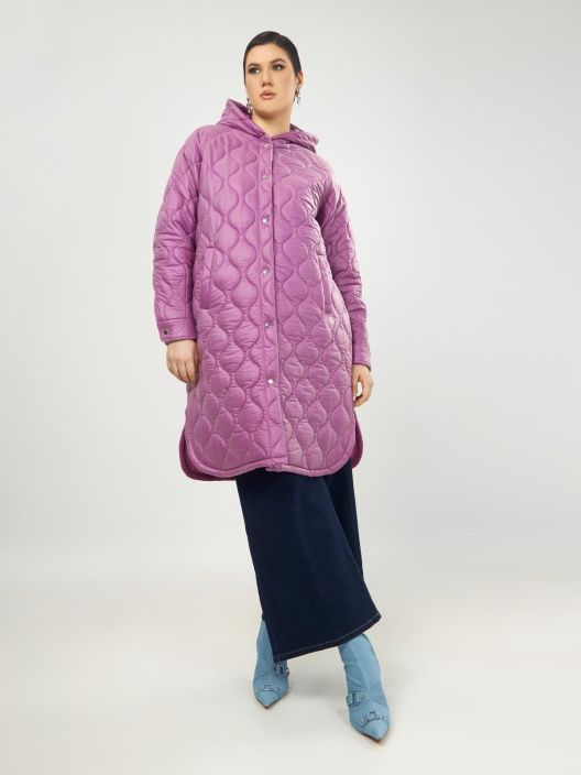 MAT takki 4037 / 8003 (Magenta) Kaunis hupullinen MAT takki jossa on edessa nepparit. Sivuissa pienet tyylikkaat halkiot.