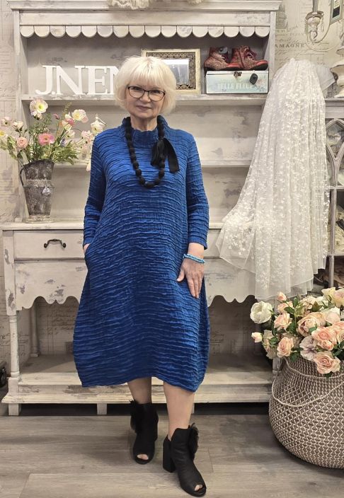 Grizas mekko 91754 Sininen malliston klassikko tekstuuri tuotekuva 4 Grizas mekko 91754 Sininen malliston klassikko tekstuuri tuotekuva 4