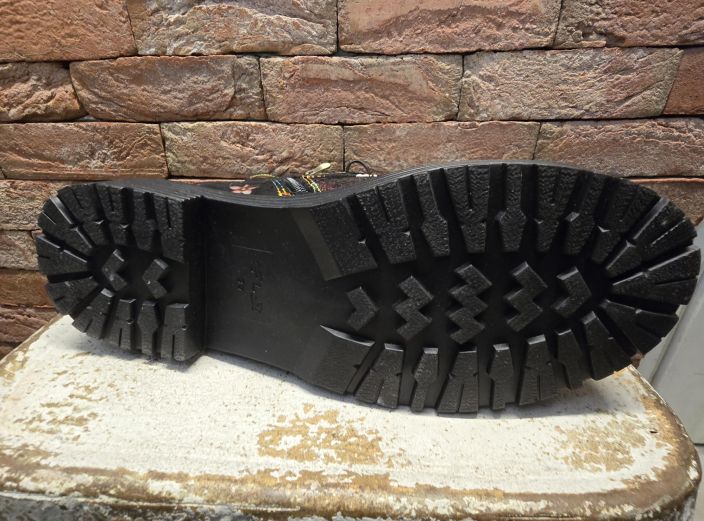 Laura Vita saappaat Incaso 18 Cerise ihana kiiltävä kukkakuosillinen malli tuotekuva 5 Laura Vita saappaat Incaso 18 Cerise ihana kiiltävä kukkakuosillinen malli tuotekuva 5