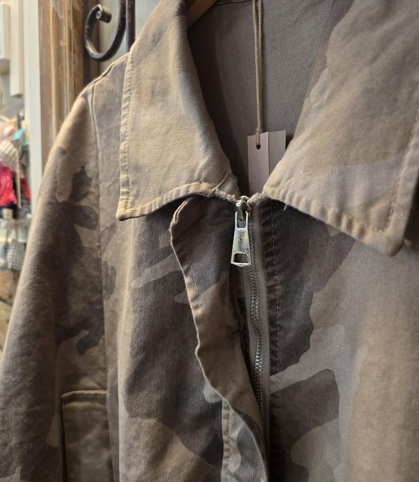 Marta du Chateau jakku/paita Unica Beige/camo tyylikäs ja uniikki oversize tuotekuva 1 Marta du Chateau jakku/paita Unica Beige/camo tyylikäs ja uniikki oversize tuotekuva 1