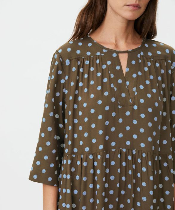 MASAI mekko Nobina Slate ruskea, siniset täplät tyylikäs malli tuotekuva 2 MASAI mekko Nobina Slate ruskea, siniset täplät tyylikäs malli tuotekuva 2