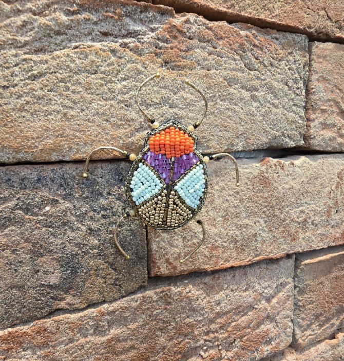 Erfurt koriste ötökkä hakaneulalla, käsityötä Kulta/Oranssi kuoriainen tuotekuva 1