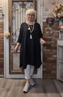 THING THING tunika/mekko 7148 Ajaton musta A-linjainen malli uniikilla helmalla