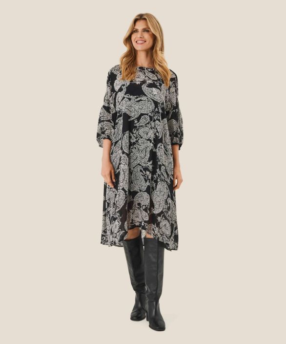 MASAI mekko Nilu (Black) Tama mekko on niin kevyt ja ilmava, etta tuskin huomaat kayttavasi sita. Pehmea ja hieman