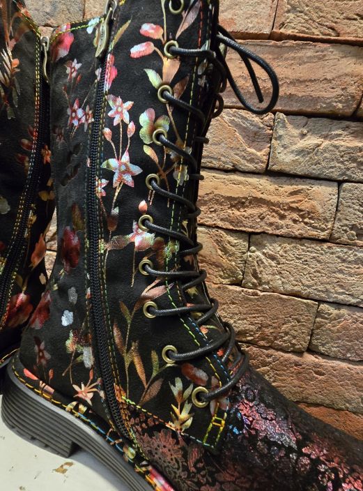 Laura Vita saappaat Incaso 18 Cerise ihana kiiltävä kukkakuosillinen malli tuotekuva 4 Laura Vita saappaat Incaso 18 Cerise ihana kiiltävä kukkakuosillinen malli tuotekuva 4