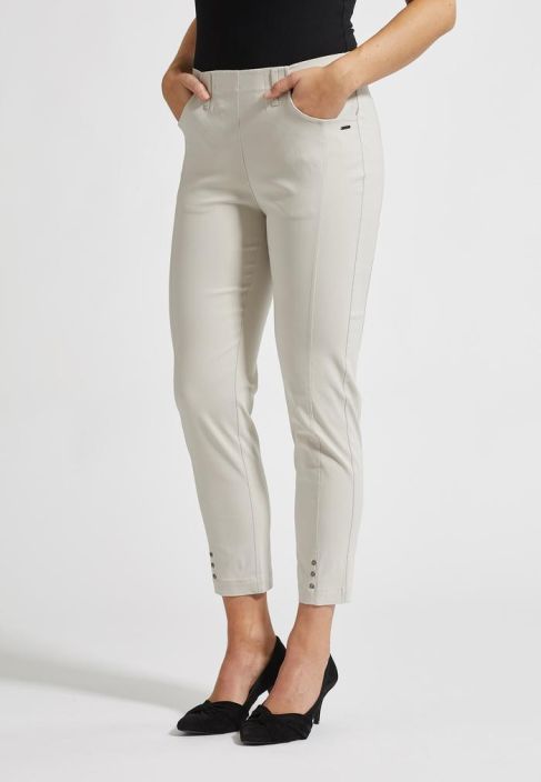 Laurie housut 27065 Slim crop (25137 Grey sand) Kauniit viskoosista tehdyt 7/8-mittaiset highstretch-housut. Housuissa on