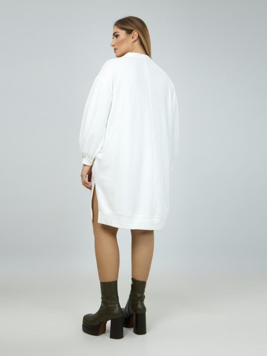 MAT tunika/mekko 7040 / 8001 (Off-white) Pehmeasta collegen tuntuisesta kankaasta valmistettu MAT tunika joka menee