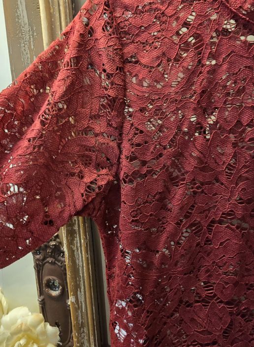 Marta du Château ihana pitsipaita 7707 Bordeaux viininpunainen romanttinen malli, ihana kun näkyy neuleen alta tuotekuva 2 Marta du Château ihana pitsipaita 7707 Bordeaux viininpunainen romanttinen malli, ihana kun näkyy neuleen alta tuotekuva 2