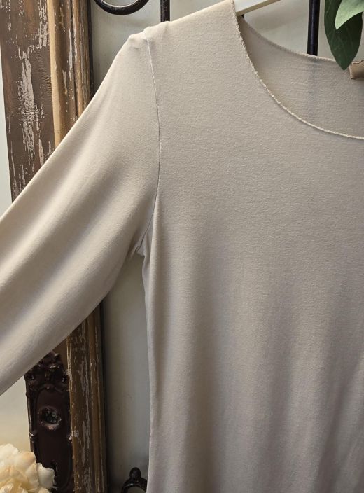 Marta du Château Puuteri/latte paita pitsi hihojensuilla kaunis aluspaita joustavasta viskoosista tuotekuva 3 Marta du Château Puuteri/latte paita pitsi hihojensuilla kaunis aluspaita joustavasta viskoosista tuotekuva 3