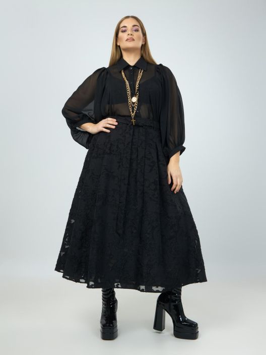 MAT hame 6010 / 8001 (Black) Taman uniikin hameen paallyskangas on kauniista pitsista. A-linjainen mukavasti laskeutuva