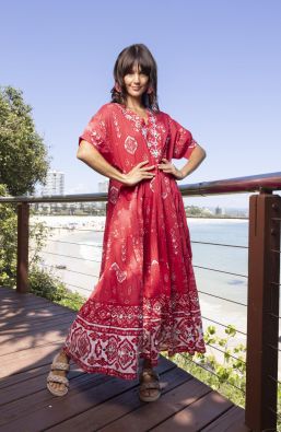 Escape pitkä mekko 40147 Carla Red punainen ihana pitkä mekko koristeilla