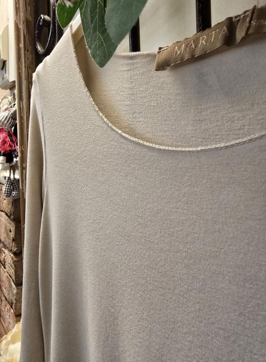 Marta du Château Puuteri/latte paita pitsi hihojensuilla kaunis aluspaita joustavasta viskoosista tuotekuva 1 Marta du Château Puuteri/latte paita pitsi hihojensuilla kaunis aluspaita joustavasta viskoosista tuotekuva 1