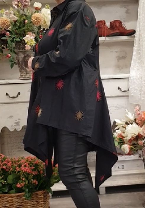 NOEN tunika 86243 Musta ihana päälleommeltu aurinkokuosi  uniikissa mallissa tuotekuva 4