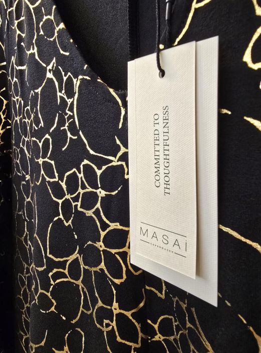 MASAI mekko Nylindra Gold kaunis kultainen juhlava kuosi mustalla trikoo pohjalla tuotekuva 1