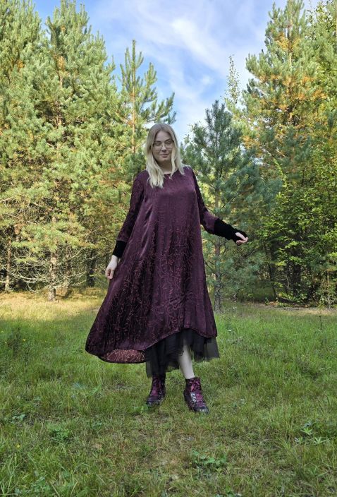 Grizas mekko 91779 (289) aivan ihana silkki/viskoosi malli Jos kaipaat vaatekaappiisi ylellisyytta uhraamatta mukavuutta,