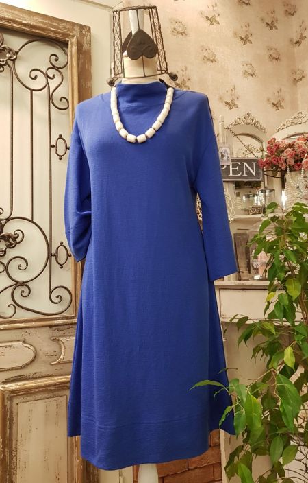Blusbar neulemekko 6031 (Cobalt blue) Blusbarin suosittu merinovilla mallisto on saanut uuden kauniin mekon perheeseensa!