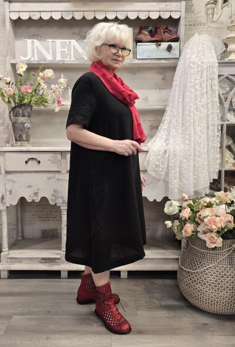 Grizas pellavamekko 52302 Musta tyylikäs malli jossa sivuissa korkeat halkiot napeilla tuotekuva 1