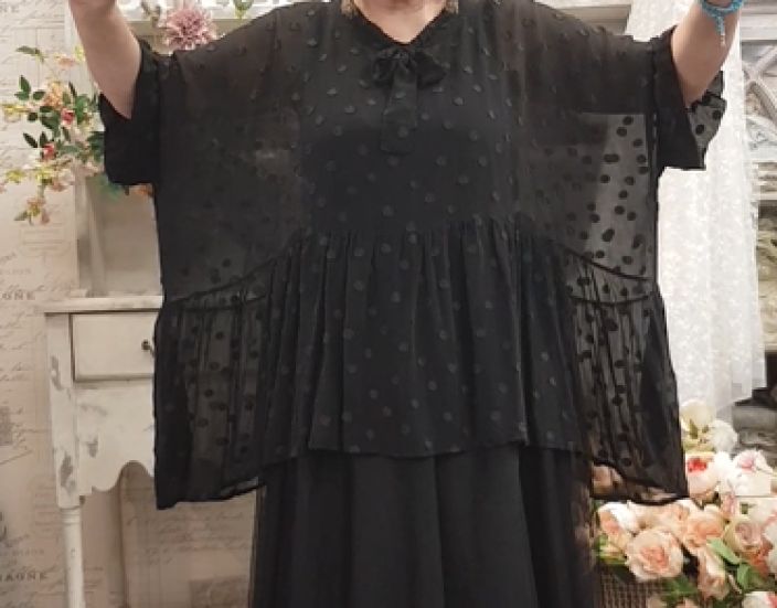 Grizas silkkipaita 51414 Musta läpikuultava pallokuosi ja suloinen rusetti kauluksessa tuotekuva 2