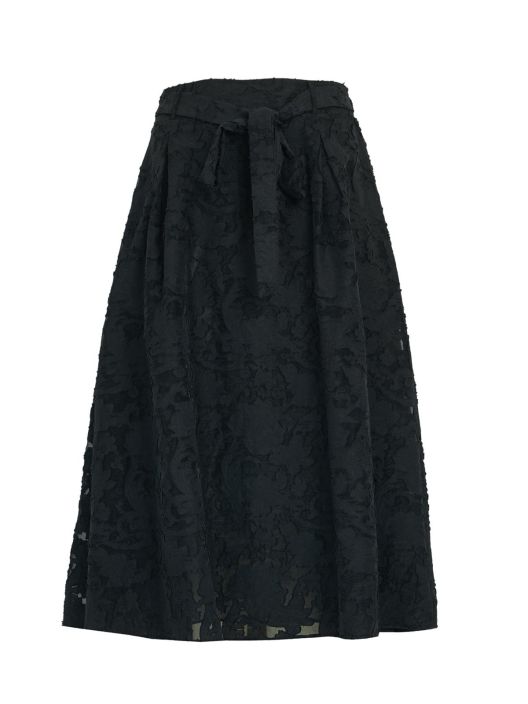 MAT hame 6010 / 8001 (Black) Taman uniikin hameen paallyskangas on kauniista pitsista. A-linjainen mukavasti laskeutuva