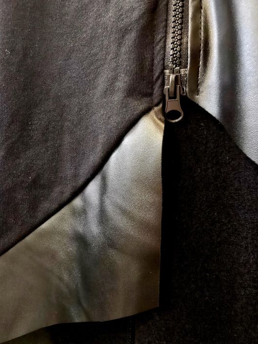 By Zusse pitkä uniikki huppari Z Musta kauniit nahka jäljitelmä kanttaukset tuotekuva 1