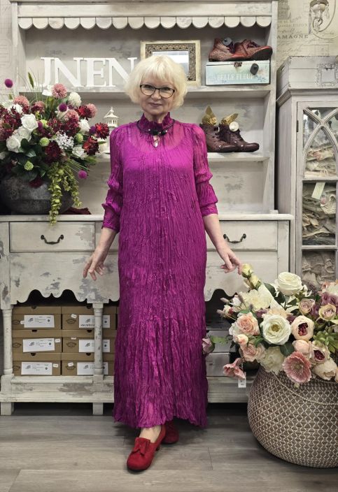 NOEN mekko 88645 Fuksia rypytetty kangas kukilla tuotekuva 3 NOEN mekko 88645 Fuksia rypytetty kangas kukilla tuotekuva 3