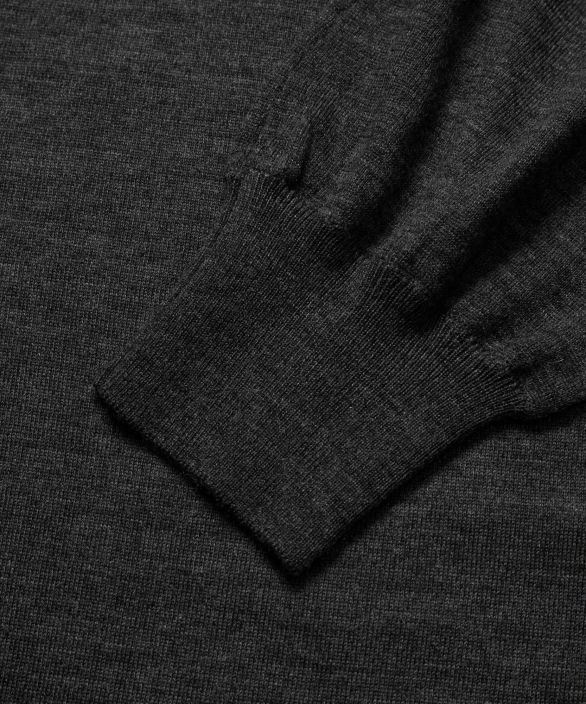 MASAI neule Fralla (Grey mel.) Taydenna neulekokoelmaasi talla mukavalla kaunokaisella. Se on neulottu ohuesta, pehmeasta