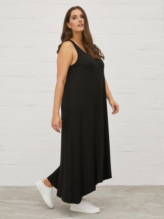 MAT mekko 7502,0000 musta Ihana hihaton MAT mekko joustavasta viskoosista joka on takaa tyylikkaasti pidempi! Sopii