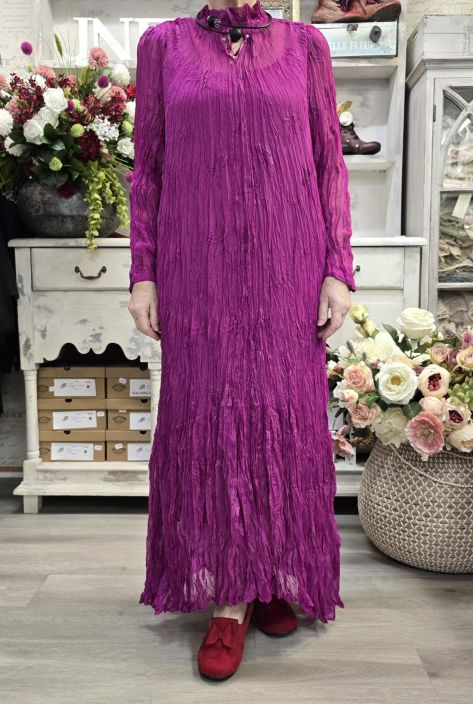 NOEN mekko 88645 Fuksia rypytetty kangas kukilla tuotekuva 6 NOEN mekko 88645 Fuksia rypytetty kangas kukilla tuotekuva 6