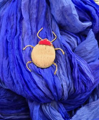 ERFURT Erfurt koriste ötökkä hakaneulalla, käsityötä Beige/punainen kuoriainen