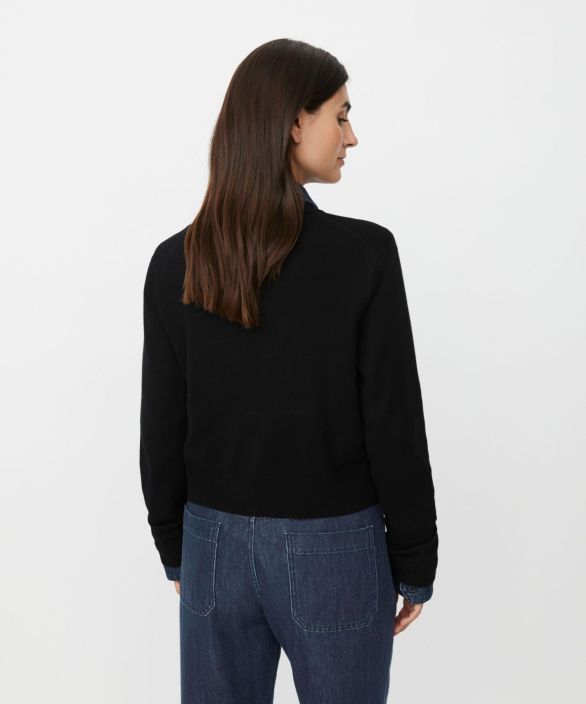 MASAI neulejakku Liffa Musta mukava malli hienoilla napeilla tuotekuva 1 MASAI neulejakku Liffa Musta mukava malli hienoilla napeilla tuotekuva 1