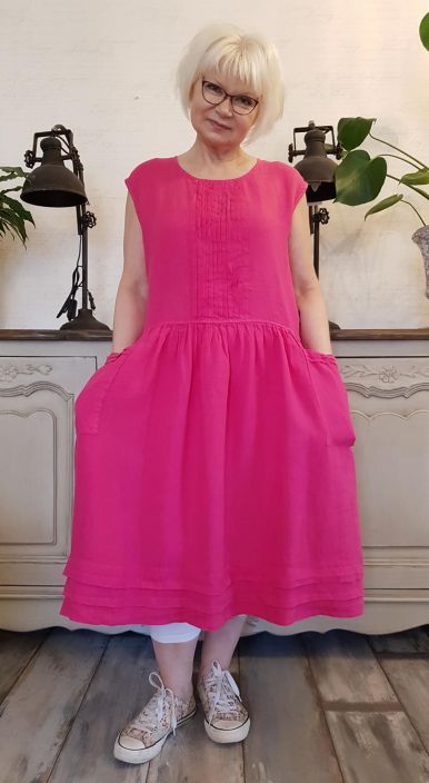 Aurea Vita mekko Dona (Pinkki) Aurea Vita on suosittu designmallisto Ruotsista joka valmistaa upeita vaatteita