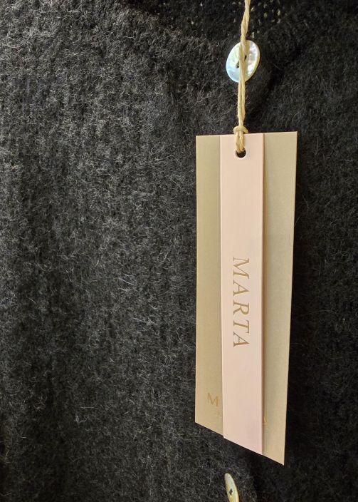 Marta du Château pörröinen neulejakku 2413 Ajaton tyylikäs musta todella mukava pörröneule tuotekuva 2 Marta du Château pörröinen neulejakku 2413 Ajaton tyylikäs musta todella mukava pörröneule tuotekuva 2