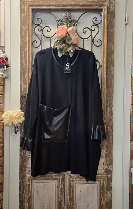 By Zusse jersey tunika Bjork Musta kaunis tilava tunika jaljitelma nahka yksityiskohdilla Kaunis ja tilava tunika By Zusse