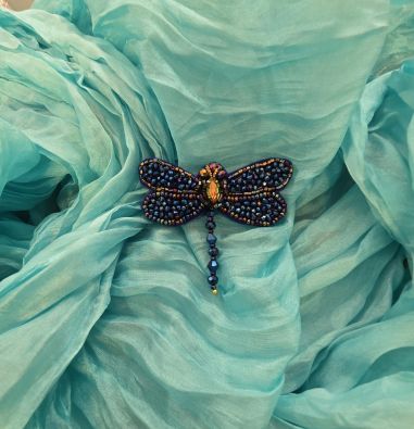 Erfurt koriste sudenkorento hakaneulalla, käsityötä Tummansininen