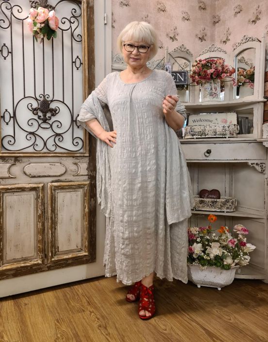 Grizas silkkimekko 91518/6 Tama nayttava unelmamekko on taydellinen! Kevyt, ilmava ja uskomattoman kaunis. Mallissa on