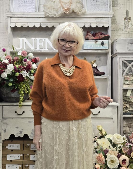 Meimeij villaneule M6IZ53 Maglia Poltettu oranssi Ihana lammin villaneule laadukkaasta Meimeij mallistosta! Mallissa on Meimeij villaneule M6IZ53 Maglia Poltettu oranssi Ihana lammin villaneule laadukkaasta Meimeij mallistosta! Mallissa on