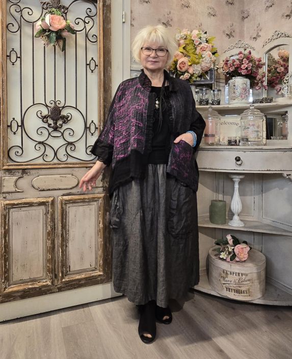 Mara Gibbucci jakku 60-38 Uniikki malli tilavilla mitoituksilla Suuren kysynnan ansiosta laadukas design mallisto Mara