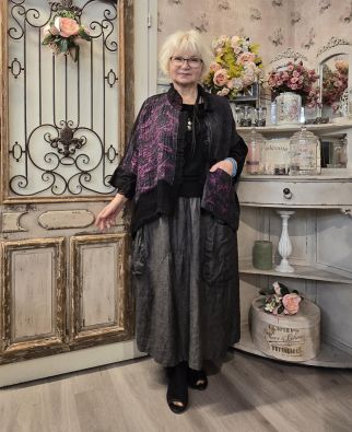 MARA GIBBUCCI Mara Gibbucci jakku 60-38 Uniikki malli tilavilla mitoituksilla