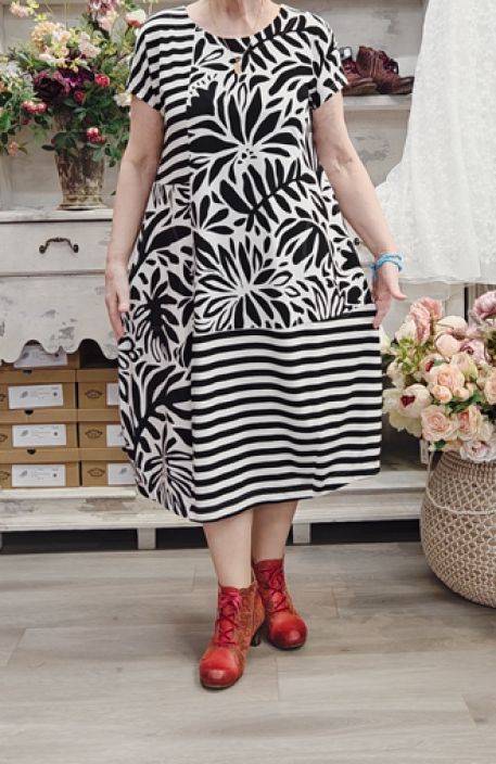 Aino mekko Anita Catalina Mix Mustavalkoinen upea yhdistelmä pehmeässä viskoositrikoossa tuotekuva 1